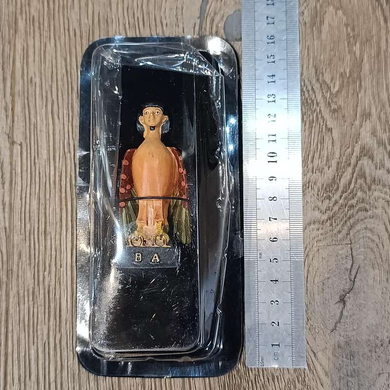 Lot of 5 gods of Ancient Egypt figurines with magazines