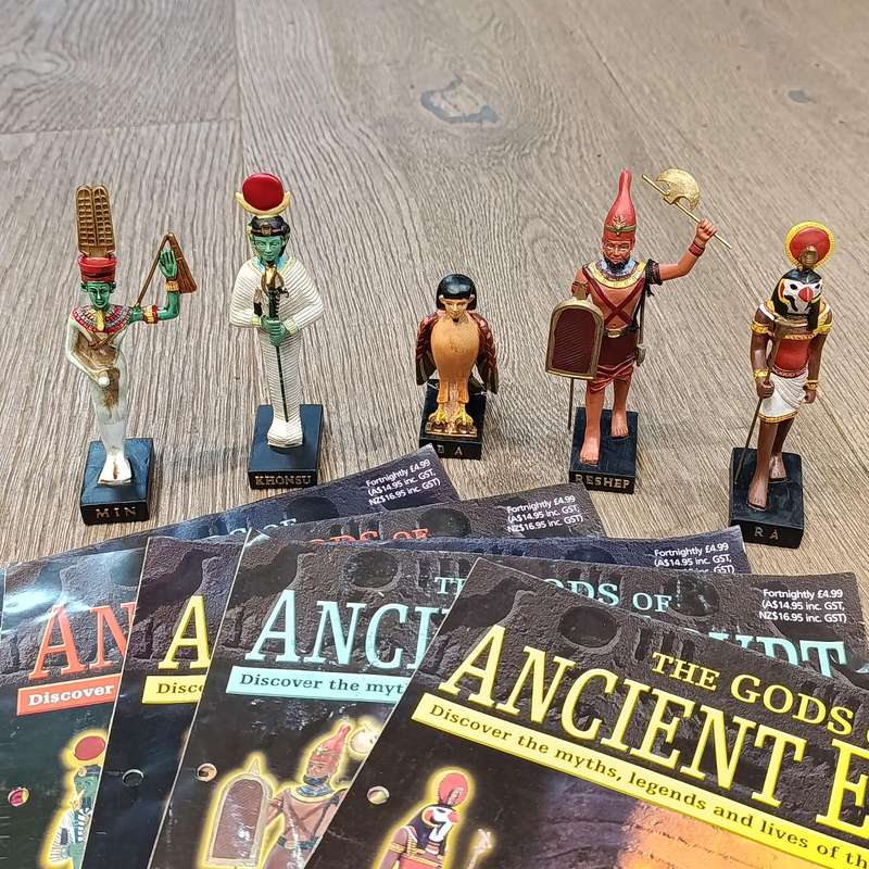 Lot of 5 gods of Ancient Egypt figurines with magazines
