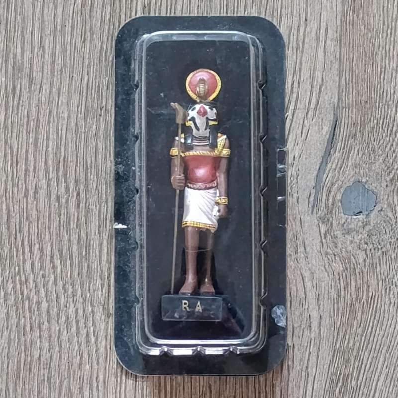 Lot of 5 gods of Ancient Egypt figurines with magazines
