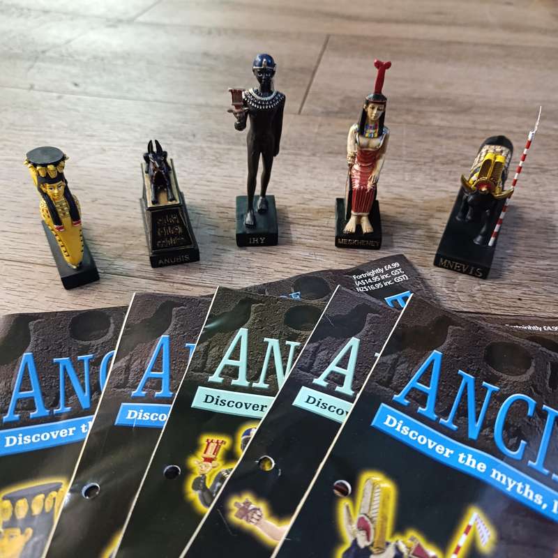 Lot of 5 gods of Ancient Egypt figurines with magazines