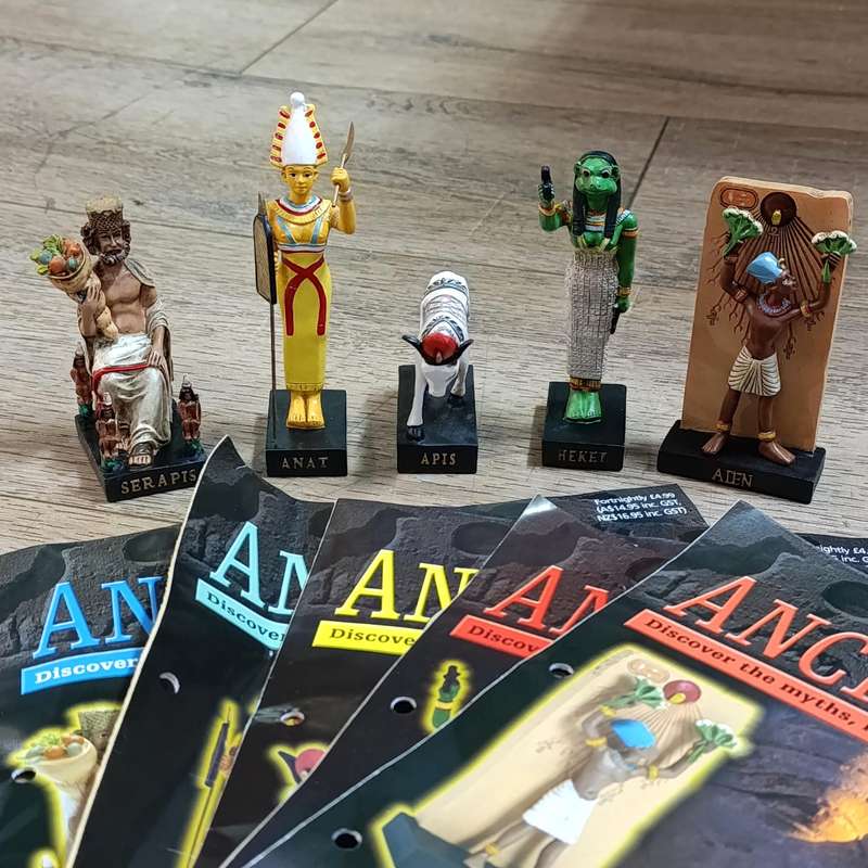 Lot of 5 gods of Ancient Egypt figurines with magazines