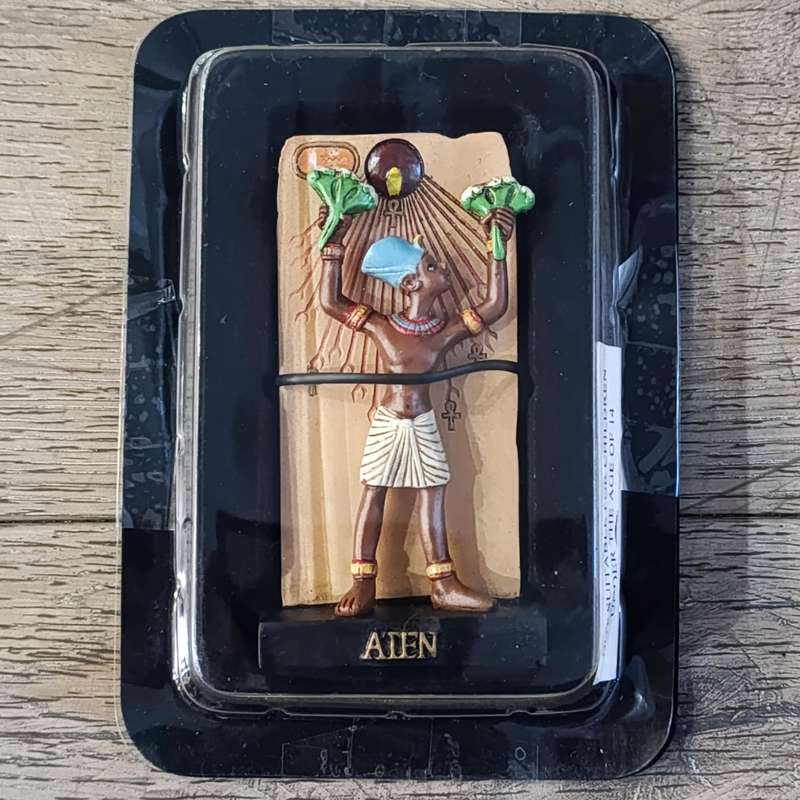 Lot of 5 gods of Ancient Egypt figurines with magazines