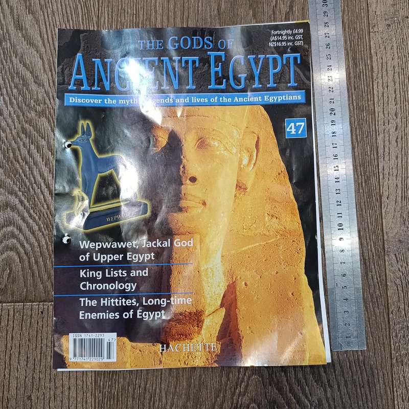 Lot of 5 gods of Ancient Egypt figurines with magazines