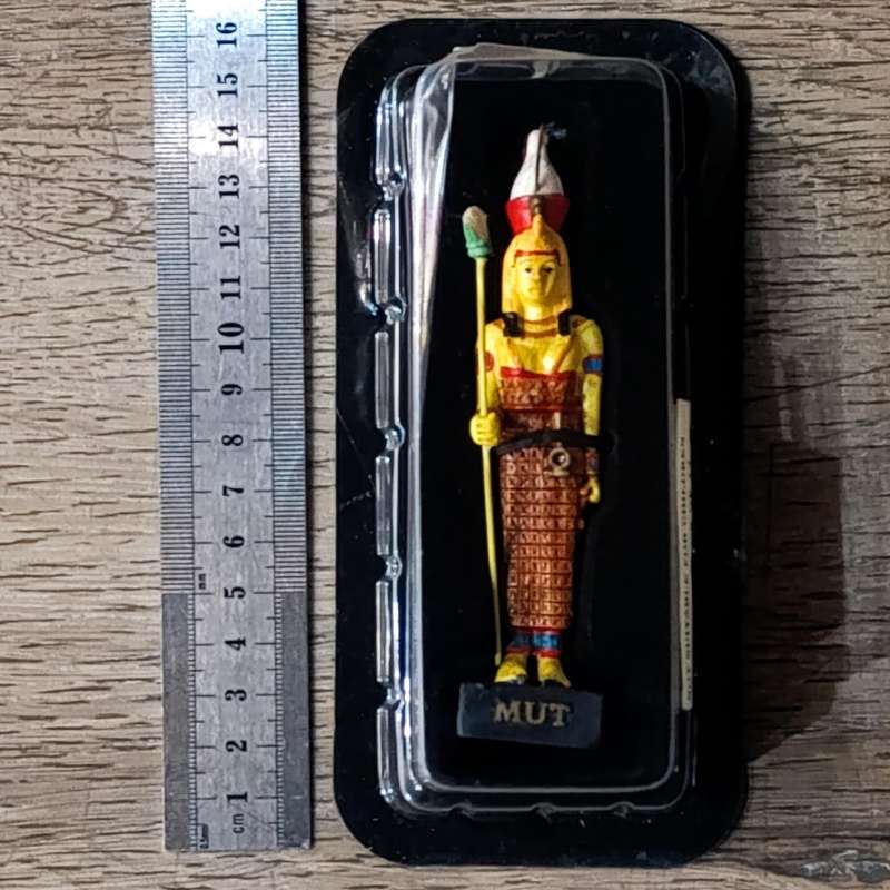 Lot of 5 gods of Ancient Egypt figurines with magazines