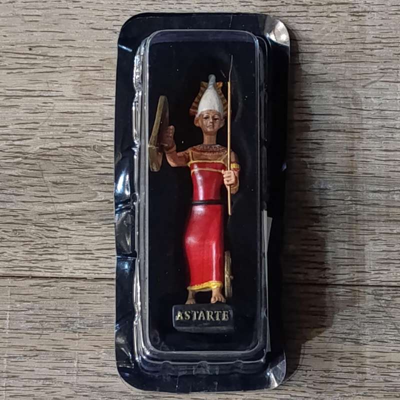 Lot of 5 gods of Ancient Egypt figurines with magazines