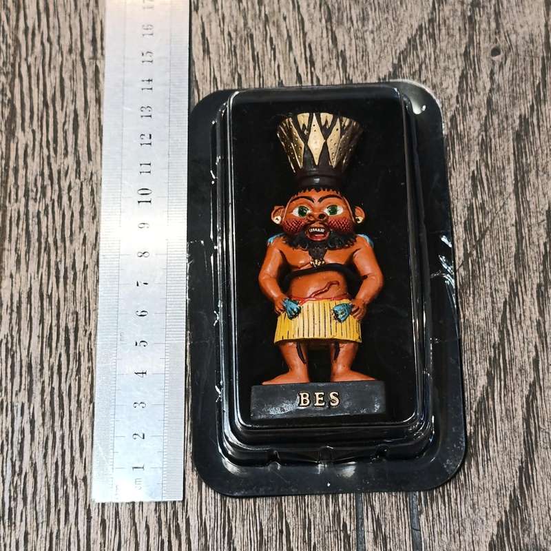 Lot of 5 gods of Ancient Egypt figurines with magazines