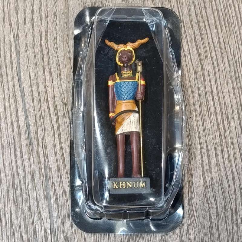 Lot of 5 gods of Ancient Egypt figurines with magazines