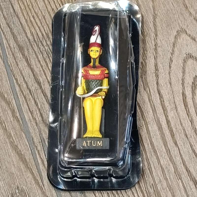 Lot of 5 gods of Ancient Egypt figurines with magazines