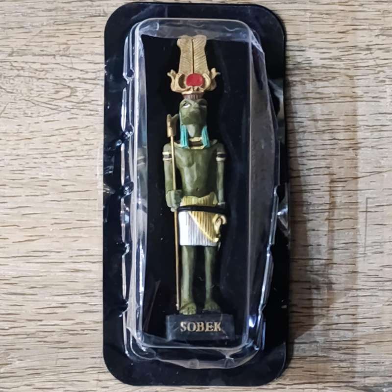 Lot of 5 gods of Ancient Egypt figurines with magazines