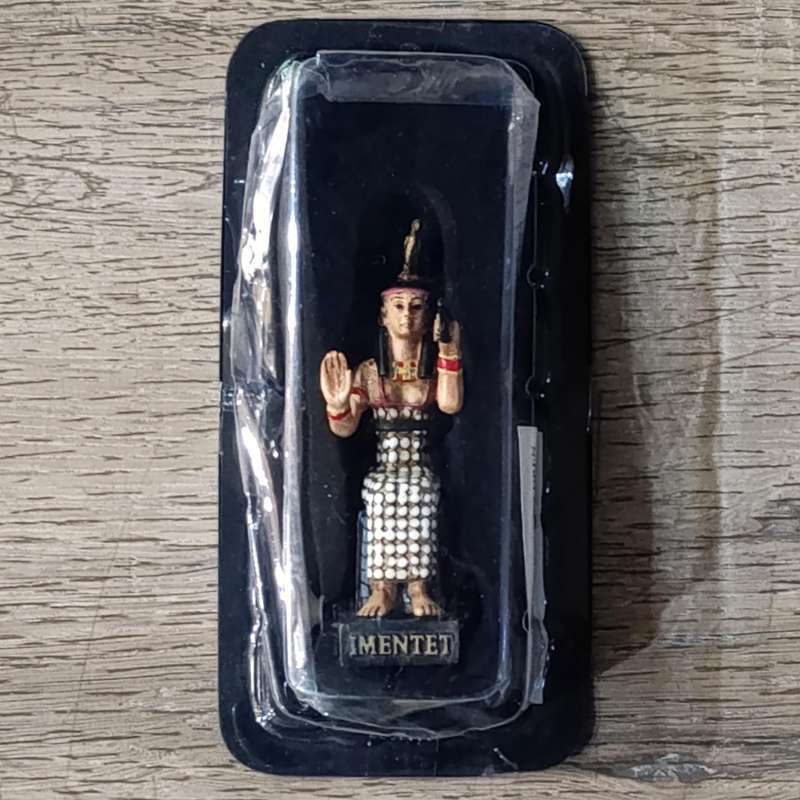 Lot of 5 gods of Ancient Egypt figurines with magazines