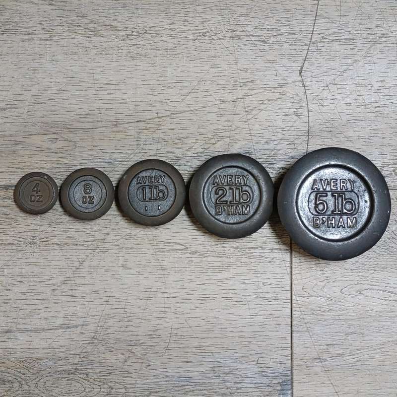 Antique Howe Scale Co. Kitchen scale with weights