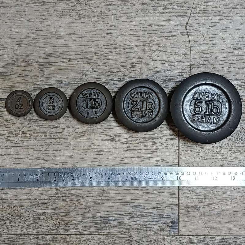 Antique Howe Scale Co. Kitchen scale with weights