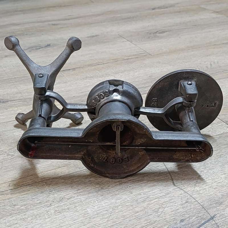 Antique Howe Scale Co. Kitchen scale with weights