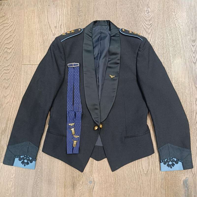 Sa Air Force Mess dress tunic of Captain MJ McFall with ranks and suspenders