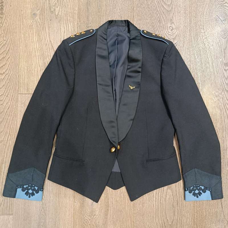 Sa Air Force Mess dress tunic of Captain MJ McFall with ranks and suspenders