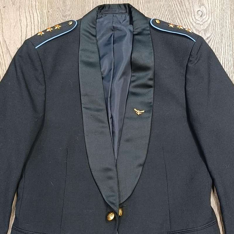 Sa Air Force Mess dress tunic of Captain MJ McFall with ranks and suspenders