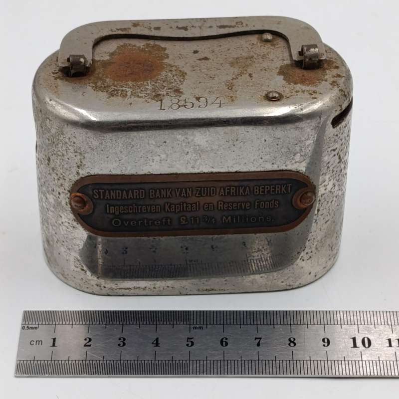 Vintage Standard Bank van Zuid-Afrika money box - no key #18594