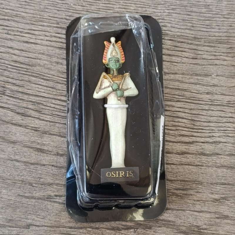Lot of 5 gods of Ancient Egypt figrines with magazines