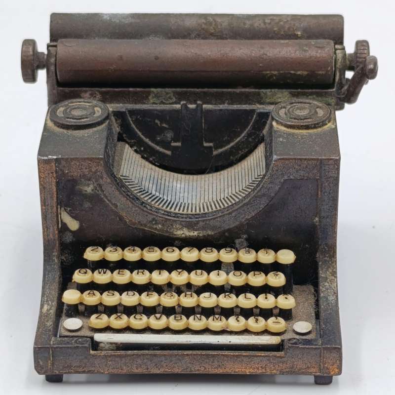 Vintage Typewriter pencil sharpener