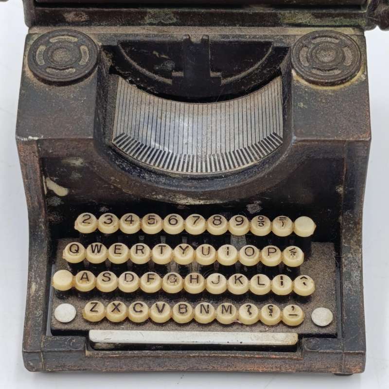 Vintage Typewriter pencil sharpener