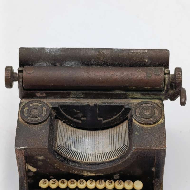 Vintage Typewriter pencil sharpener