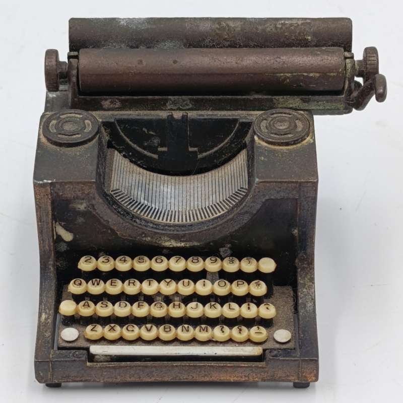 Vintage Typewriter pencil sharpener