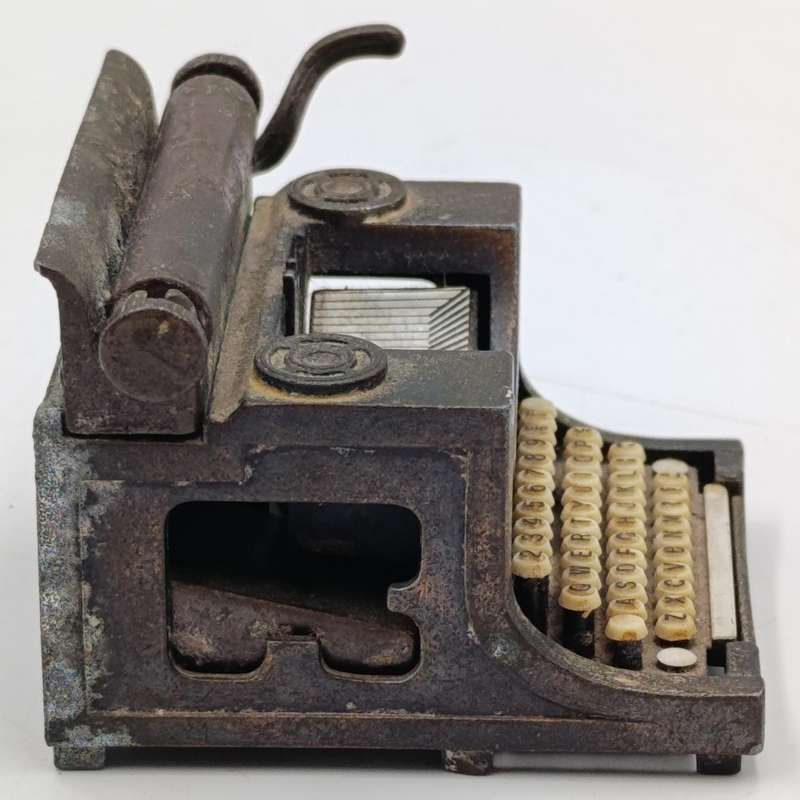 Vintage Typewriter pencil sharpener