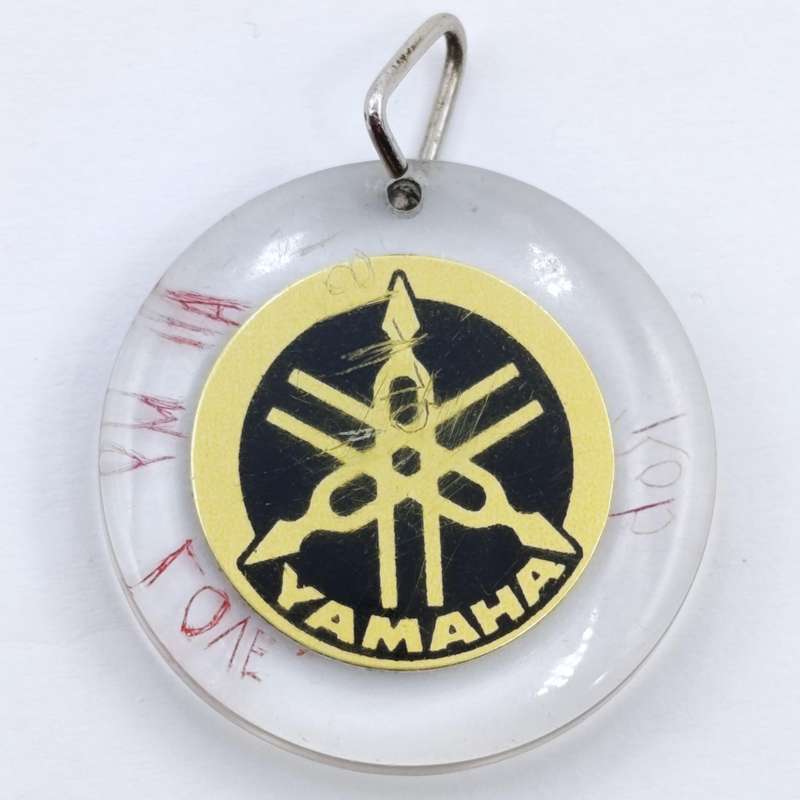 Lot of 5 Yamaha motorcycle badges - pin, button hole and pendant includes money clip