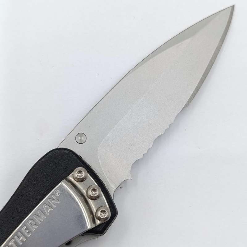 Leatherman C33X black knife with caribiner clip
