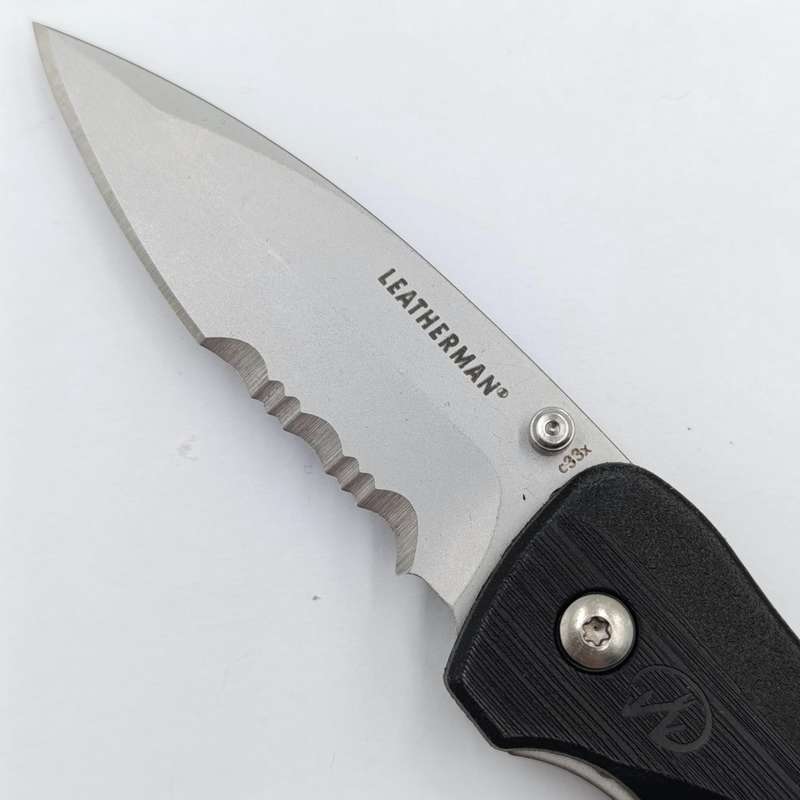 Leatherman C33X black knife with caribiner clip