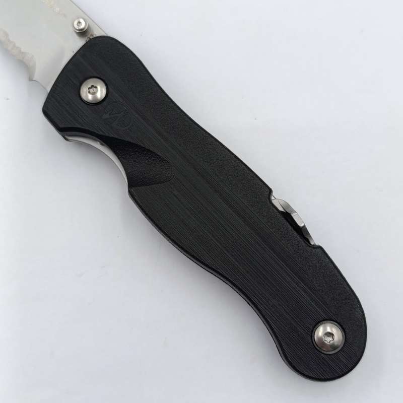 Leatherman C33X black knife with caribiner clip