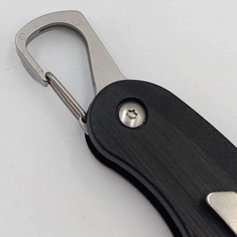 Leatherman C33X black knife with caribiner clip