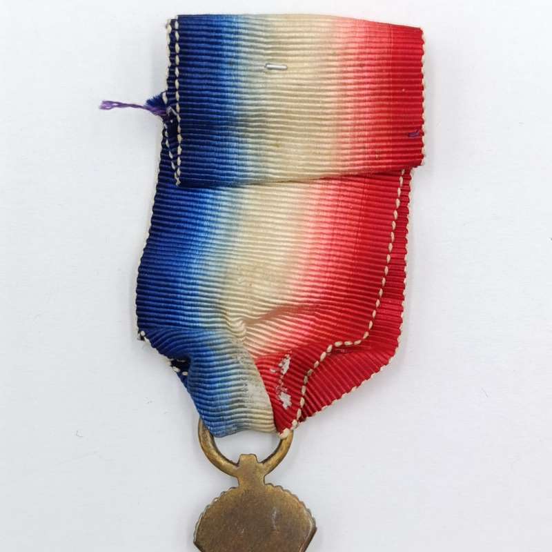 Set of 3 WW1 medals issued to Pte. H. Hossell, 8th Infantry