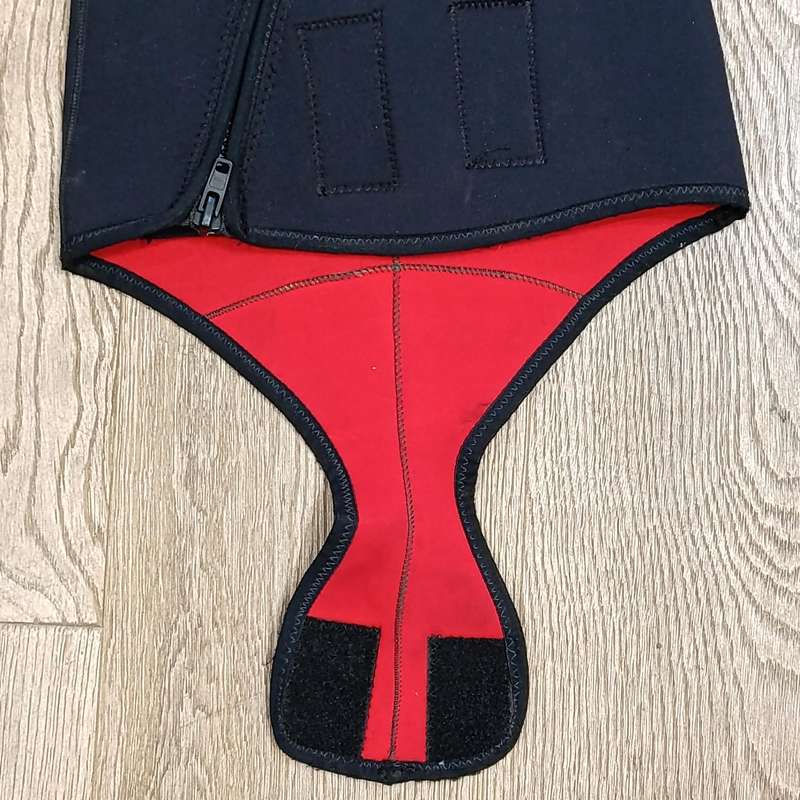 Reef long sleeve diving wetsuit top with hoodie - size Medium