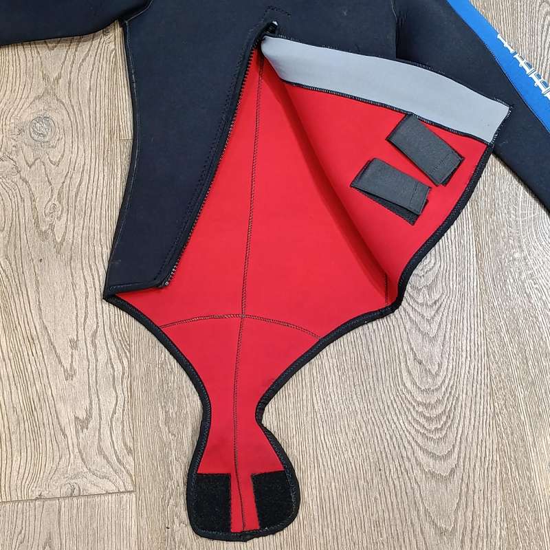 Reef long sleeve diving wetsuit top with hoodie - size Medium