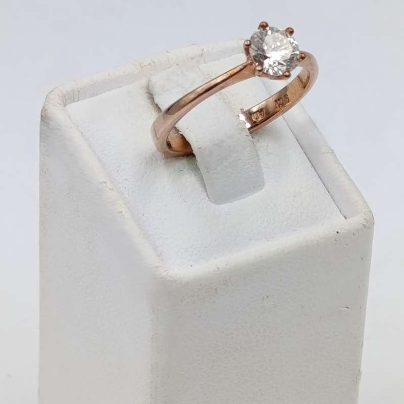9Kt Rose Gold diamond ring with appr. 0,70ct round diamond - weighs 2,0 grams - size M