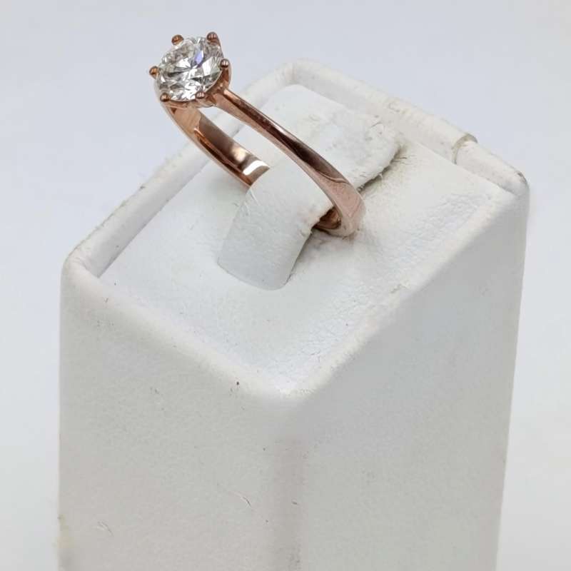 9Kt Rose Gold diamond ring with appr. 0,70ct round diamond - weighs 2,0 grams - size M