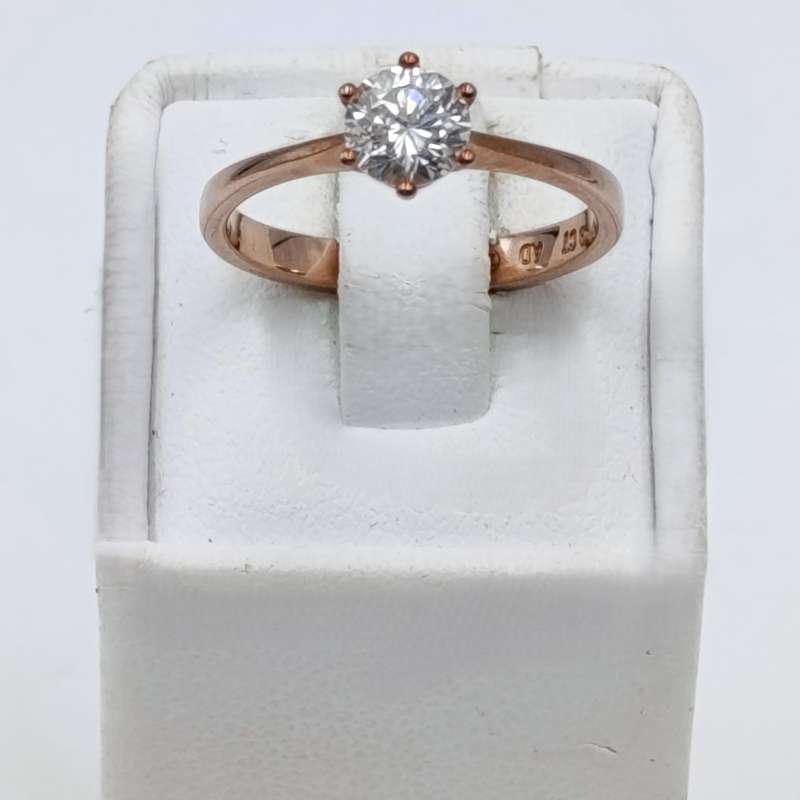 9Kt Rose Gold diamond ring with appr. 0,70ct round diamond - weighs 2,0 grams - size M