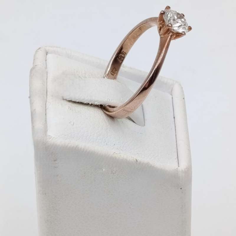 9Kt Rose Gold diamond ring with appr. 0,70ct round diamond - weighs 2,0 grams - size M