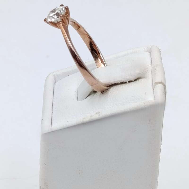 9Kt Rose Gold diamond ring with appr. 0,70ct round diamond - weighs 2,0 grams - size M