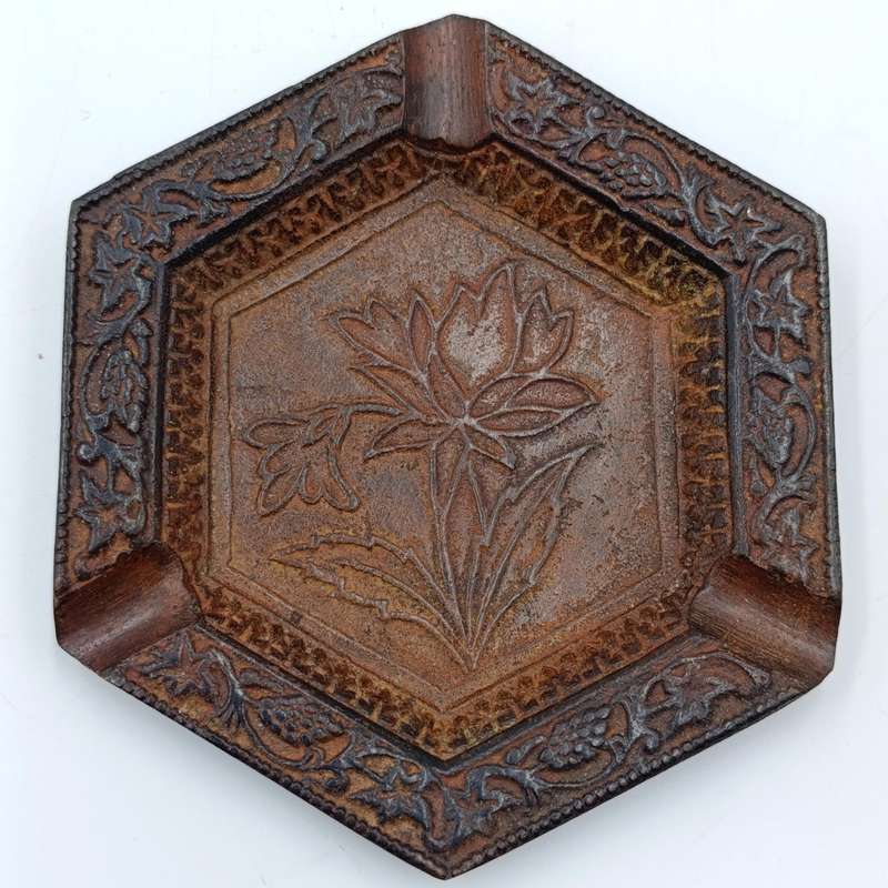 Set of 4 vintage iron ashtray