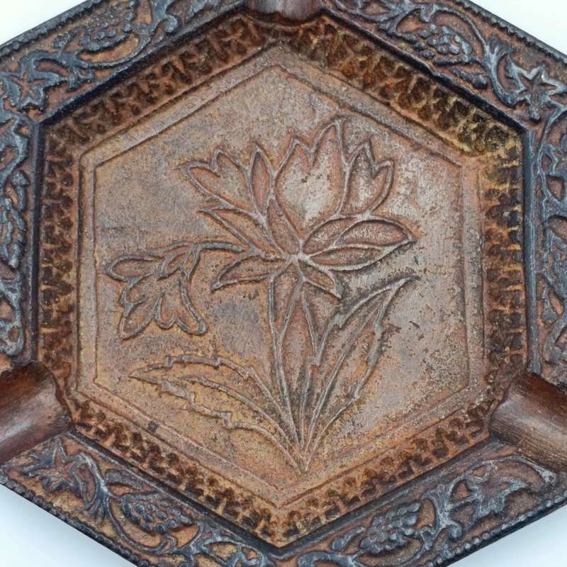 Set of 4 vintage iron ashtray