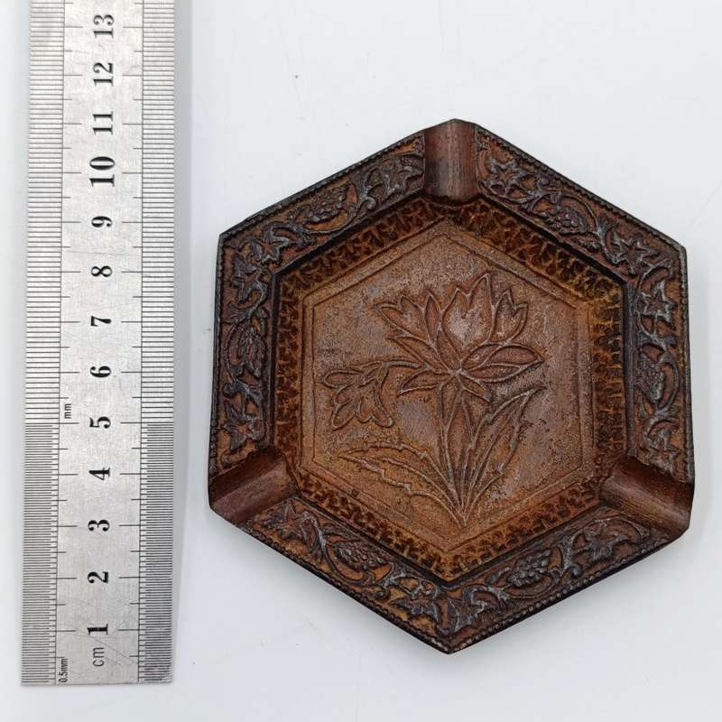 Set of 4 vintage iron ashtray