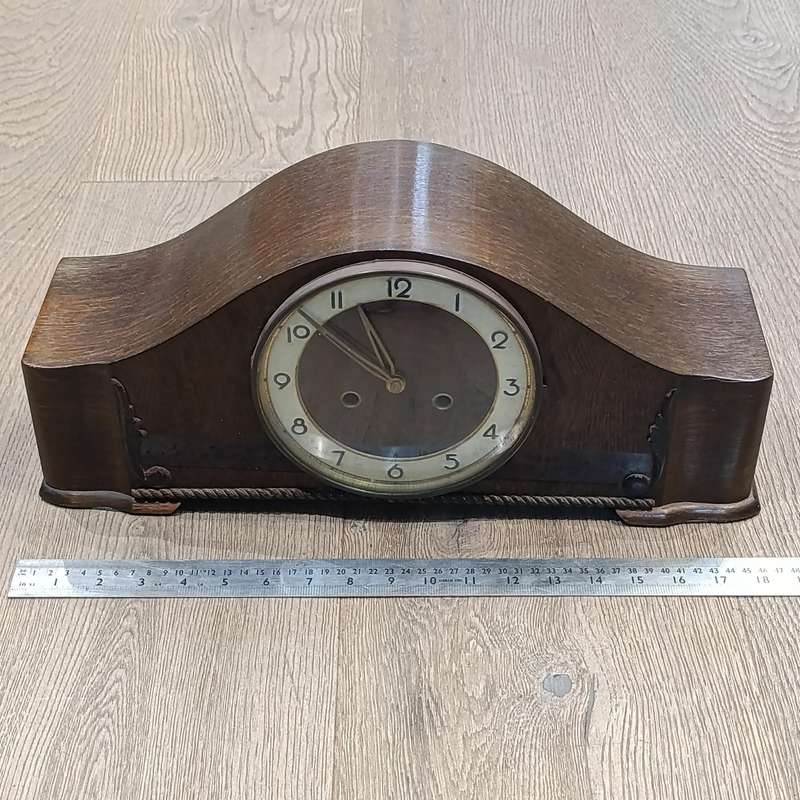 Beautiful vintage mantel clock with chimes - working