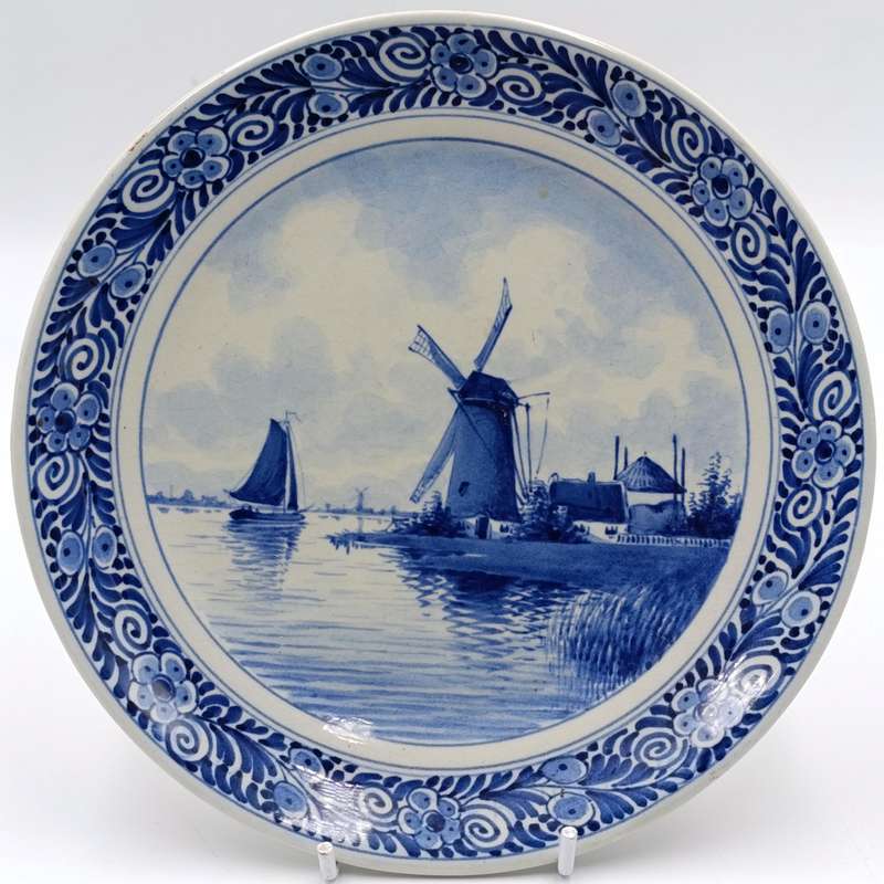 Vintage Delft handpainted porcelain plate - 18cm