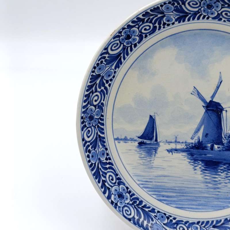 Vintage Delft handpainted porcelain plate - 18cm