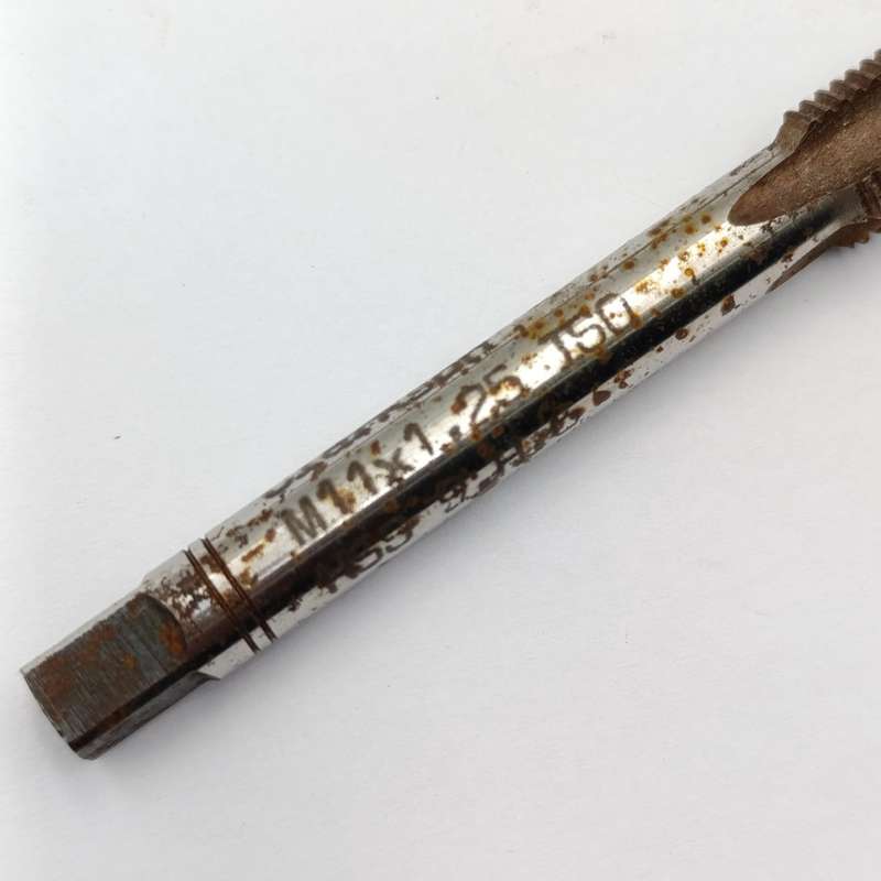 Lot of 9 inside thread cutting bits