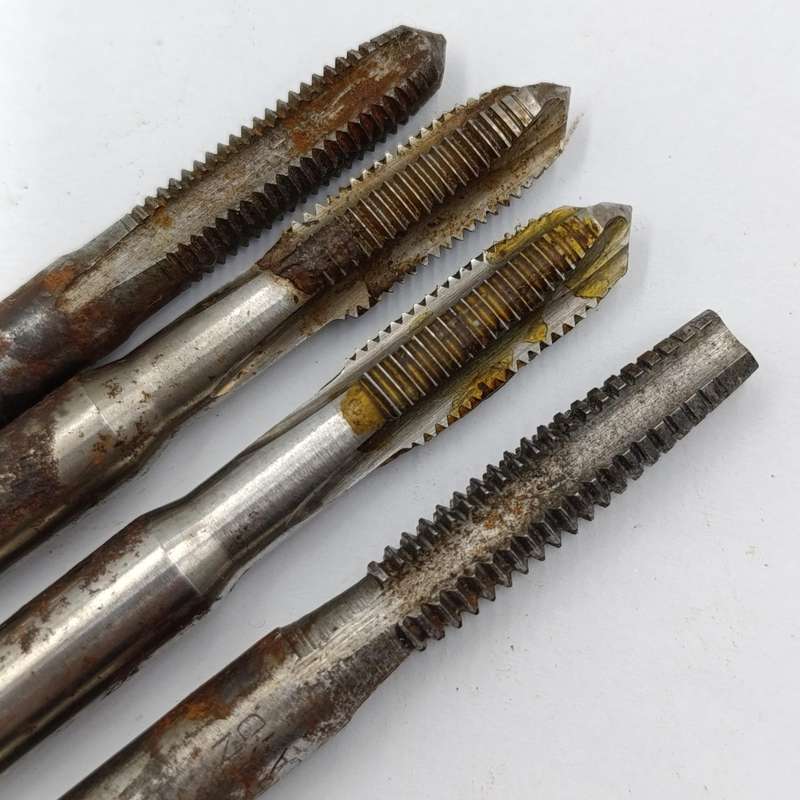 Lot of 9 inside thread cutting bits