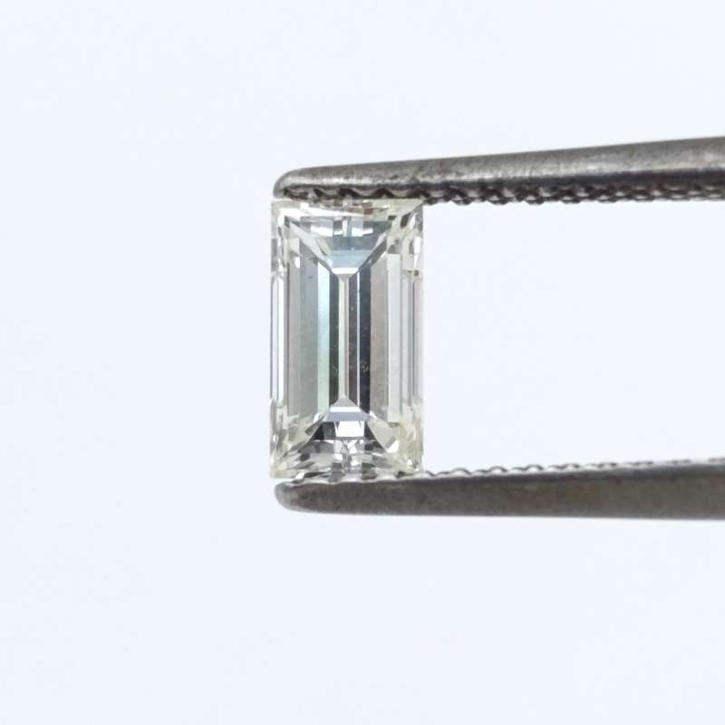 Natural Baguette Diamond of 0,682ct - colour J, clarity VS 1 - with GEMLAB certificate
