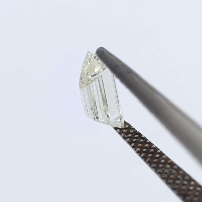 Natural Baguette Diamond of 0,682ct - colour J, clarity VS 1 - with GEMLAB certificate